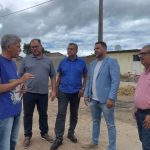 Vereadores visitam obras de pavimentação no Bairro Ozar da Cunha Lima